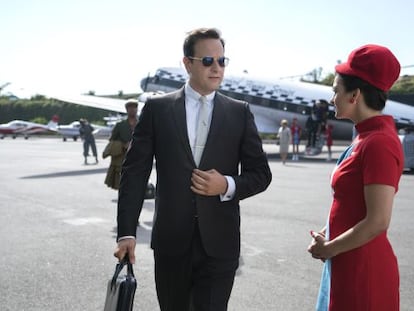 El actor Josh Charles, con su chaqueta sin una arruga sacada de la maleta, en la serie 'Masters of sex'.