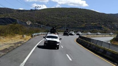 Elementos de la policía estatal, en coordinación con FGE, SEDENA y Guardia Nacional, patrullan el municipio de General Heliodoro Castillo el 5 de enero 2023.