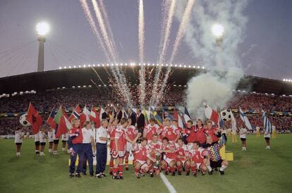 En 1992, Dinamarca (ejemplo de xito sobreponindose al caos ms absoluto) se alz con la Eurocopa de Suecia, un torneo para el que ni siquiera se haba clasificado.