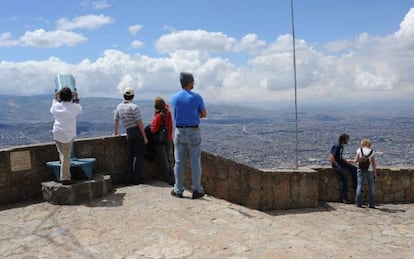 Panor&aacute;mica de Bogot&aacute; desde el cerro Monserrate, a 3.152 metros de altitud. 