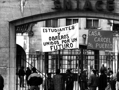 Encierro de trabajadores de Sniace a finales de los años 90.