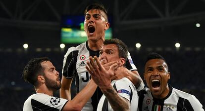 Dybala marcou dois dos tr&ecirc;s gols da Juve.