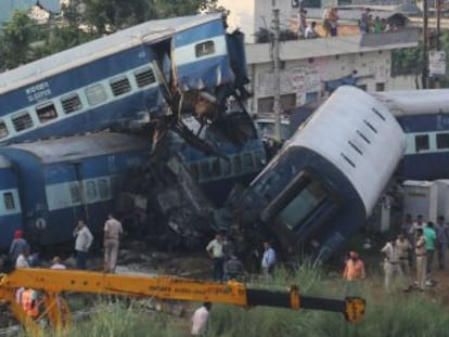 10 vagones de un tren descarrilaron en una línea del estado de Uttar Pradesh