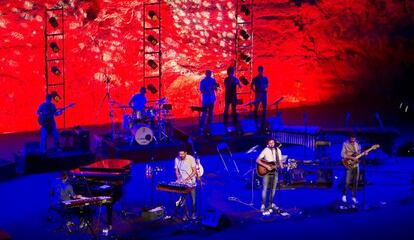 Els Amics de les Arts, ayer en el concierto que cerr&oacute; el Festival Grec de Barcelona.