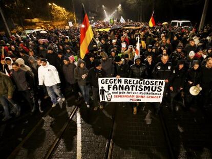 Manifestants alemanys, aquest dilluns a Dresden, convocats pel moviment islamòfob Pegida.