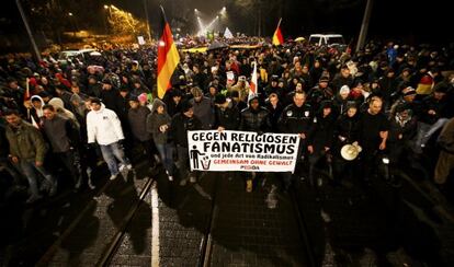 Manifestants alemanys, aquest dilluns a Dresden, convocats pel moviment islamòfob Pegida.
