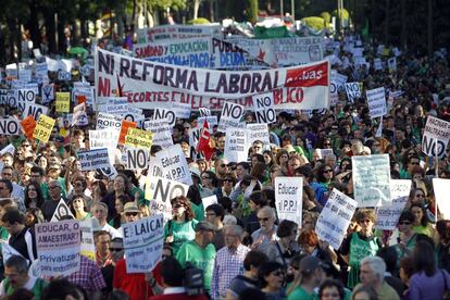 La manifestación que recorre Madrid contra los recortes en Educación.