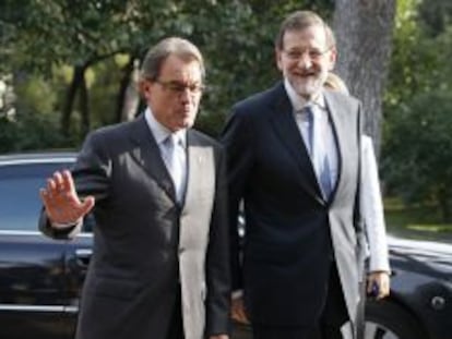 El presidente del Gobierno, Mariano Rajoy, junto al presidente de la Generalitat de Catalu&ntilde;a, Artur Mas, antes de la inauguraci&oacute;n del Foro Econ&oacute;mico Mediterr&aacute;neo. 
 