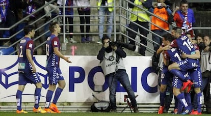 El Eibar celebra el gol de Arruabarrena.