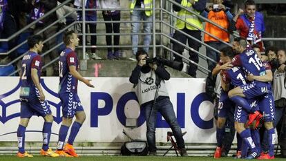 El Eibar celebra el gol de Arruabarrena.