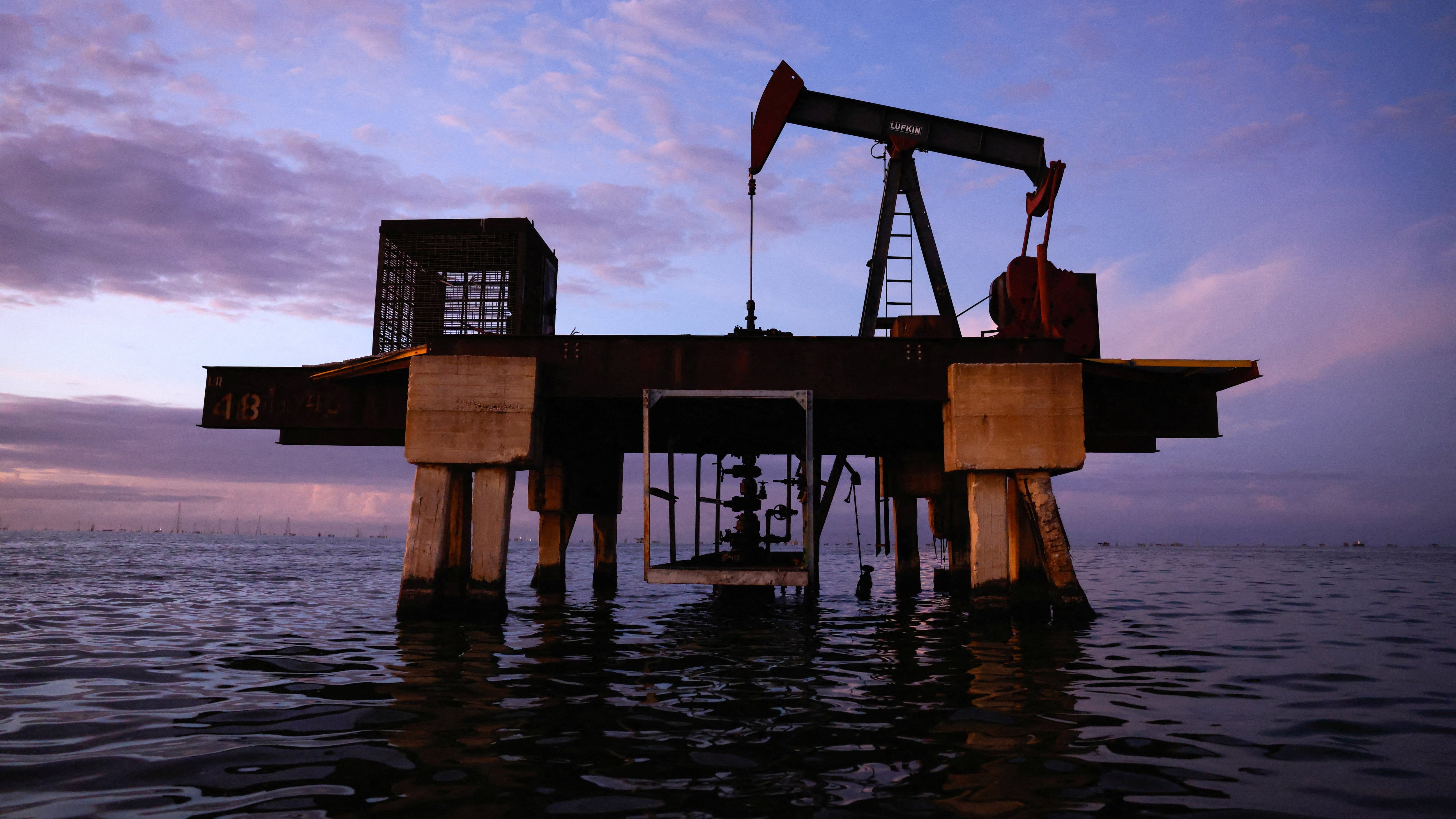 La Casa Blanca confirma la “privatización” del sector petrolero venezolano con un contrato de un siglo