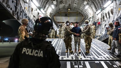 Immigrants deported by the United States upon arrival at the San Luis Talpa airport in El Salvador.