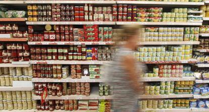 Linea de conservas vegetales en un hipermercado Alcampo