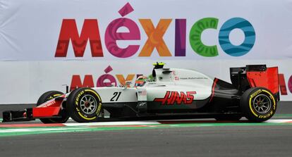 El piloto mexicano Esteban Gutiérrez durante los entrenamientos libres del GP de México