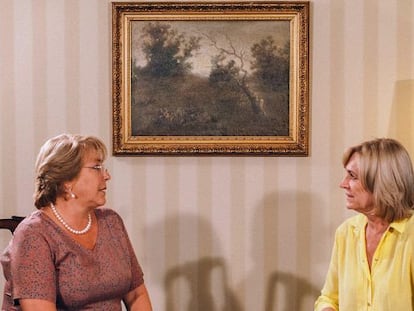 Bachelet e Matthei conversam no domingo após os resultados eleitorais.