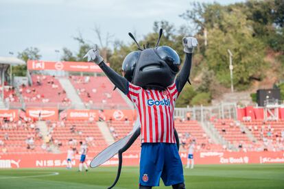 Sisa, la mascota del Girona FC, en un partido de esta temporada.