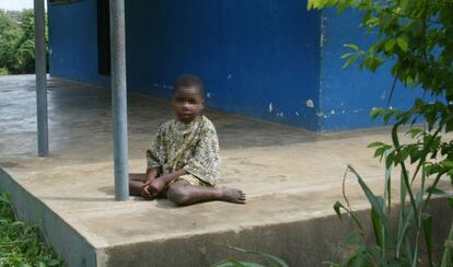 Un hu&eacute;rfano en un orfanato de Ibadan (Nigeria) en 2004.