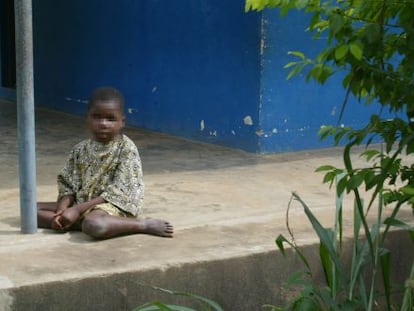 Un hu&eacute;rfano en un orfanato de Ibadan (Nigeria) en 2004.