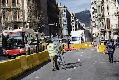 Obras en la calle Balmes de Barcelona.