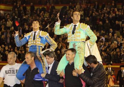 Roca Rey y El Fandi, a hombros en Castellón.