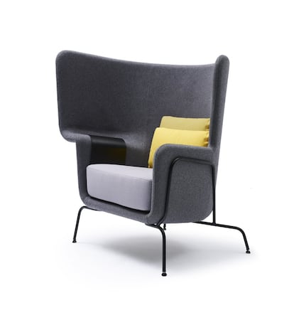 O como la silla Hip, diseño de Ximo Roca para Quinti Sedute, perfecta para transmitir un mensaje claro: “No molesten”.
