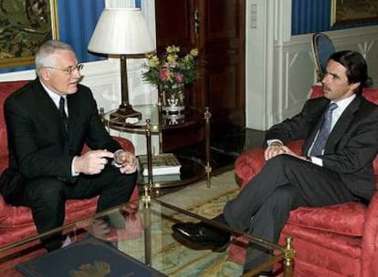 Jose María Aznar y el presidente checo Vaclav Klaus, en La Moncloa en marzo de 2002.