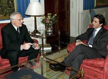 Jose María Aznar y el presidente checo Vaclav Klaus, en La Moncloa en marzo de 2002.