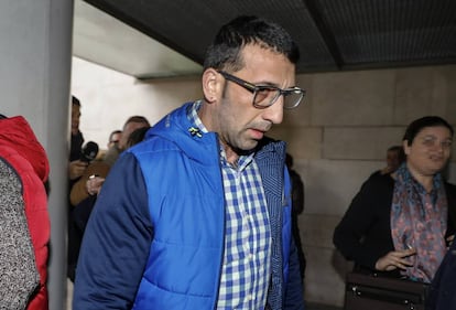El neonazi Vicente Estruch, 'El Alfarrasí', llega a declarar a los juzgados de Valencia.