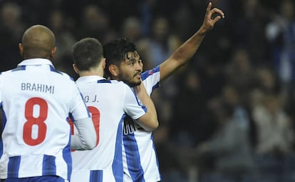 Corona celebra su gol contra el Leicester City