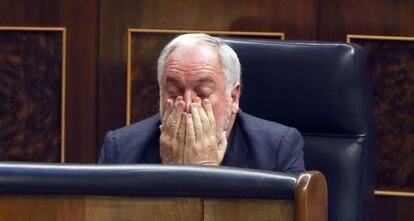 Arias Cañete, el pasado martes en su escaño del banco azul.