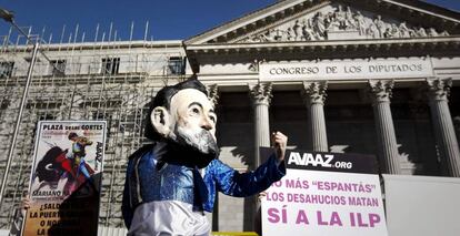 Protesta contra los desahucios ante el Congreso, en 2013.