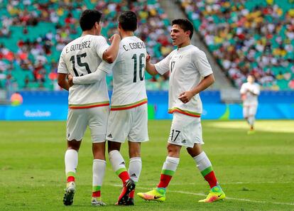 Los jugadores de M&eacute;xico durante el partido contra Fiyi