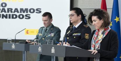 El jefe del Estado Mayor de la Guardia Civil, el general José Manuel Santiago; la subdirectora de Recursos Humanos y Formación de la Policía Nacional, Pilar Allúe; y la directora adjunta del Centro de Coordinación de Alertas y Emergencias Sanitarias, María José Sierra.