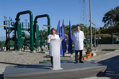 La vicepresidenta y ministra para la Transición Ecológica, Teresa Ribera, visita una estación de Enagás en Irún, el pasado día 22.