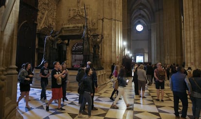 Tumba de Cristóbal Colón, en la catedral de Sevilla.