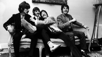 George Harrison, Ringo Starr, John Lennon e Paul McCartney (da esq. para a dir.) em Londres, em maio de 1967.