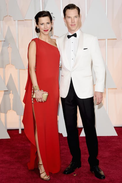Benedict Cumberbatch, nominado por The Imitation Game, se apunta al blanco y posa acompañado de su mujer Sophie Hunter.