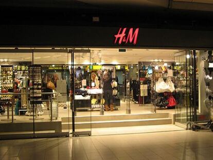 Una tienda de H&M, en el centro comercial Plaza Norte de Madrid.