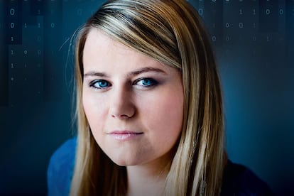 Natascha Kampusch en la portada de su libro 'Cyberneider: Diskriminierung im Internet', sobre el acoso online que ha sufrido tras huir de su cautiverio.