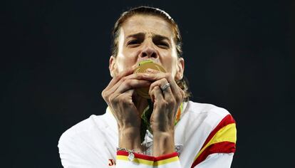 Ruth Beitia, con la medalla de oro.