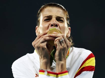 Ruth Beitia, con la medalla de oro.