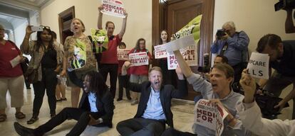 Protesta contra el desmantelamiento del 'Obamacare' que patrocina Trump