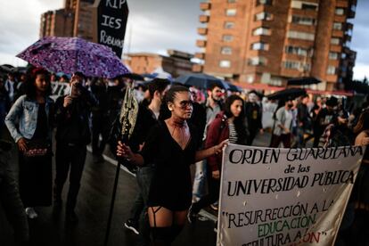 Según los expertos, la educación superior en Colombia tiene un déficit de 3,2 billones de pesos (cerca de 1.009 millones de dólares). Además, la comunidad de estudiantes y profesores reclama más liquidez para inversiones.