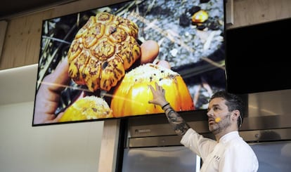 El cocinero, durante una clase magistral en el Basque Culinary Center.