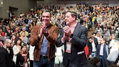 Sánchez y Besteiro, esta mañana en el cónclave socialista celebrado en A Coruña.