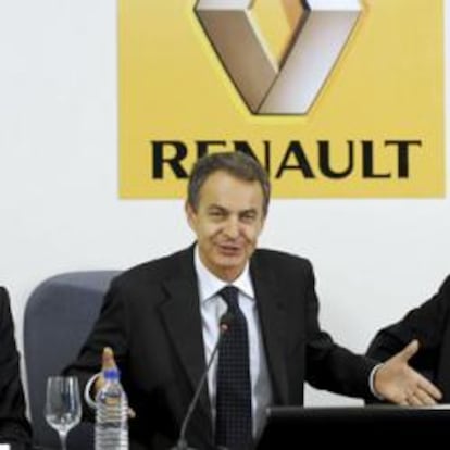 El presidente de Renault España, Jean-Pierre Laurent, junto a José Luis Rodríguez Zapatero y el jefe del Ejecutivo de Castilla y León, Juan Vicente Herrera