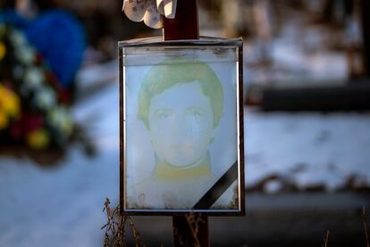 Olena Serhiivna, de 54 años, enterrada el pasado 4 de abril, en el cementerio de Kiev, Ucrania.