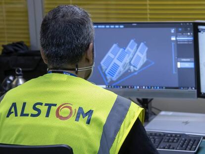 Un empleado de Alstom trabaja en desarrollos de 3D.