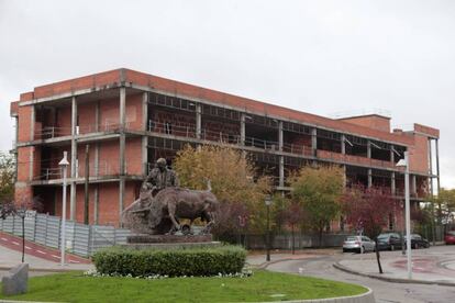 El edificio judicial abandonado en Navalcarnero ayer. 