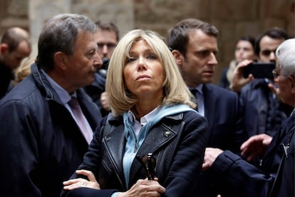 Brigitte Trogneux, nueva primera dama francesa, visita las ruinas de la ciudad de Oradour-sur-Glane, el 28 de abril de 2017. 